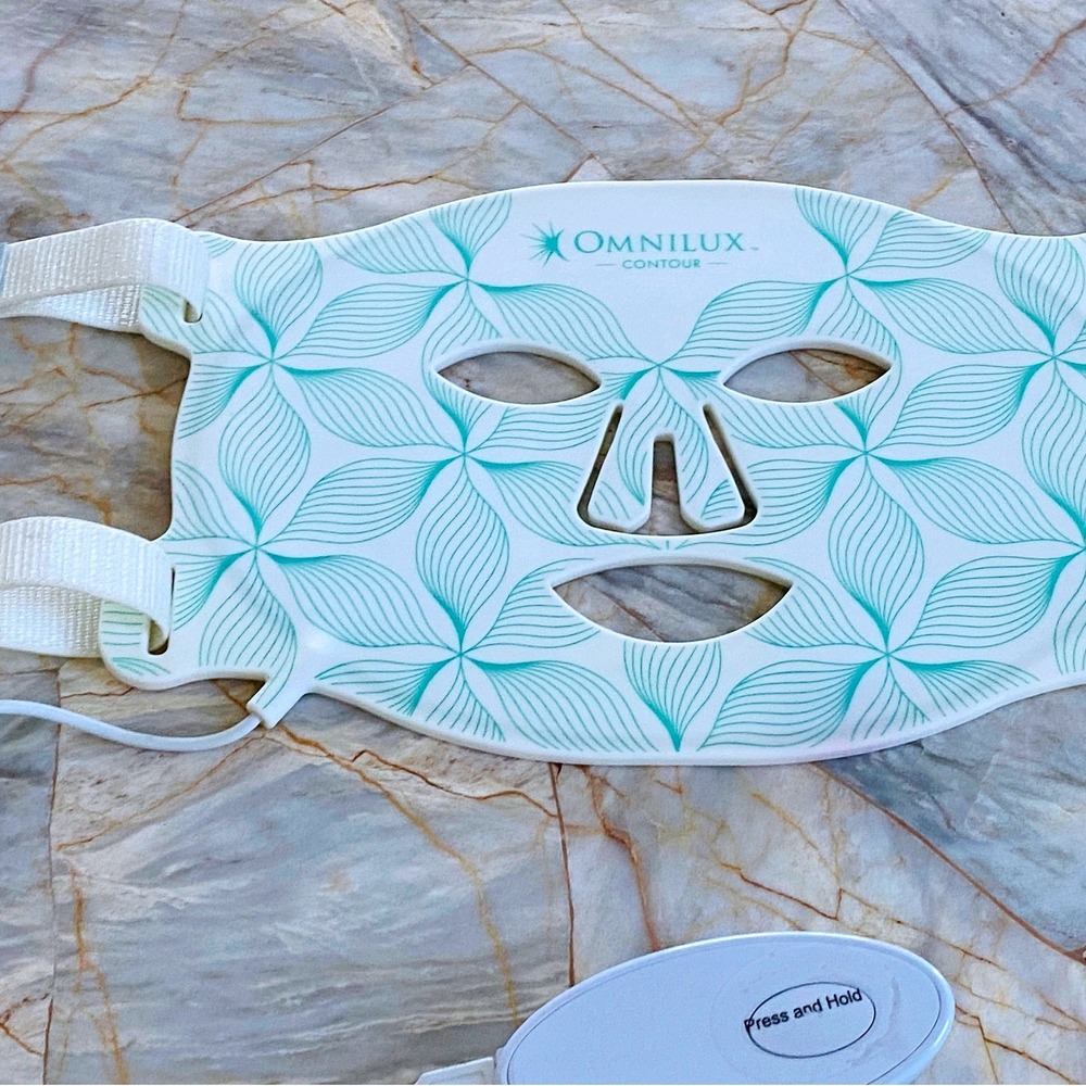 Omnilux Contour Face LED Light Therapy Mask Red Near-Infrared Skincare Mask